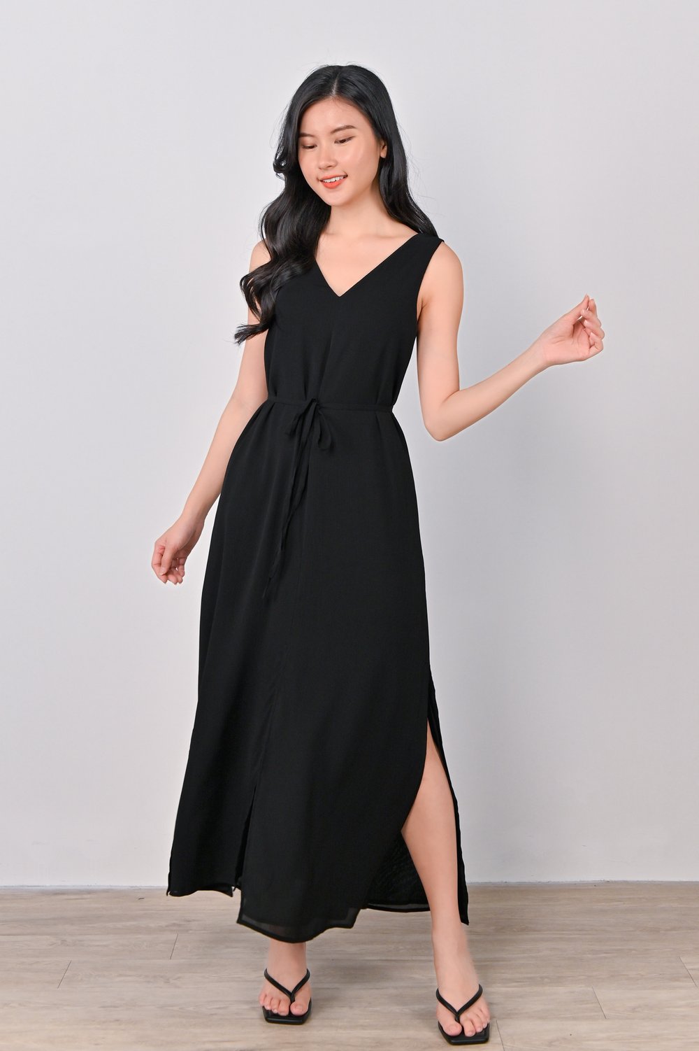 OULA SLIT MAXI DRESS IN BLACK
