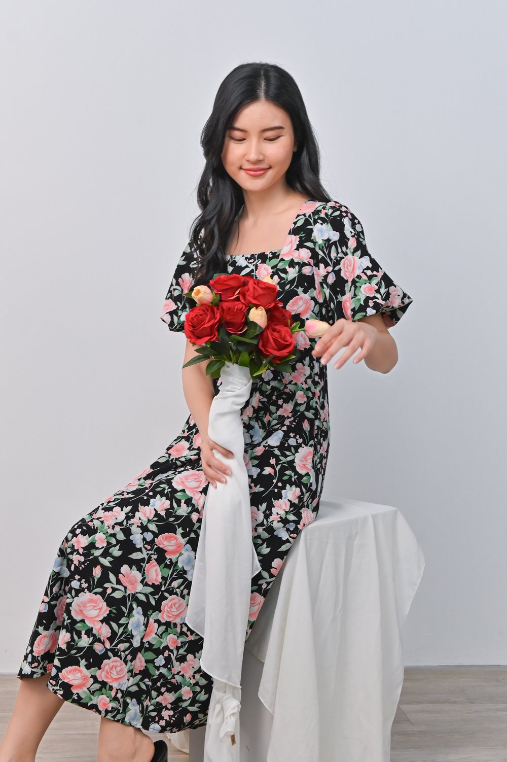 LEINA FLORAL SQUARE-NECK DRESS IN BLACK 