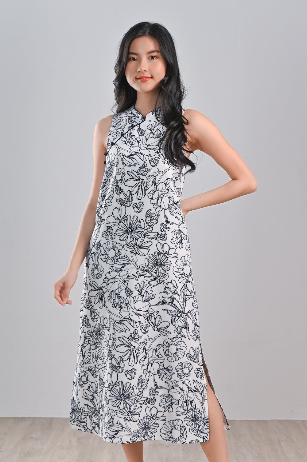 NAVY SKETCHED FLORALS SIDE-SLIT CHEONGSAM