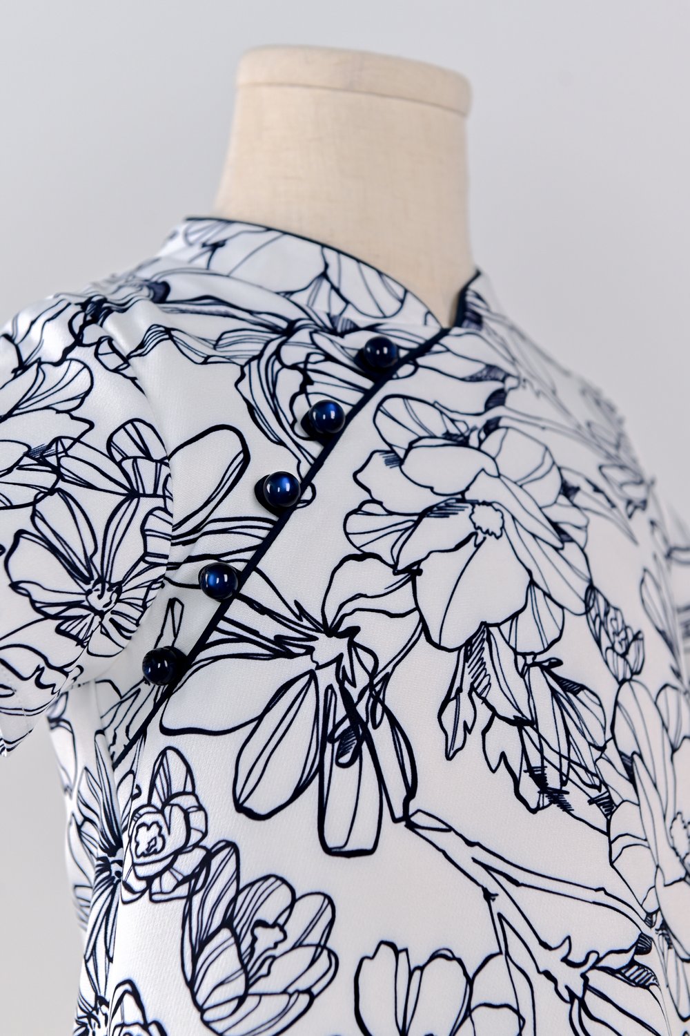 NAVY SKETCHED FLORALS KIDS’ CHEONGSAM