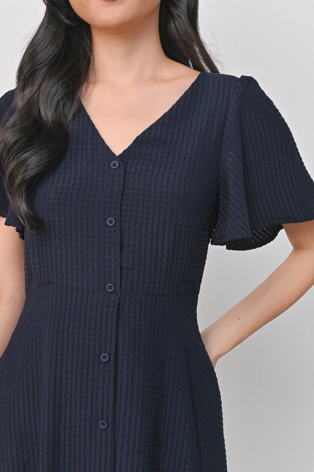 RENDIE TEXTURED SLEEVED BUTTON DRESS IN NAVY