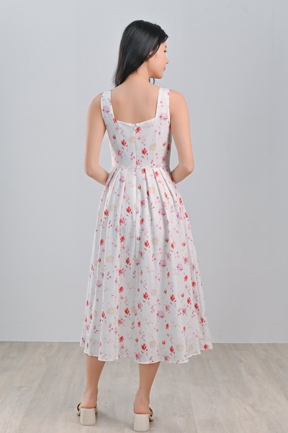 RANGRID FLORAL SLEEVELESS PLEAT DRESS