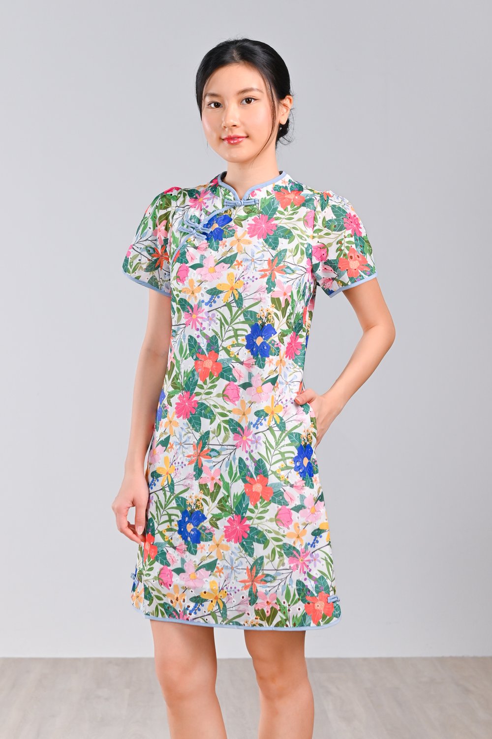 AMMIE EYELET FLORAL SLEEVED CHEONGSAM