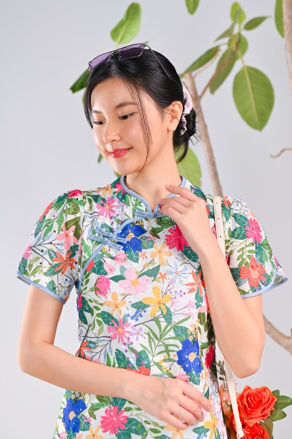 AMMIE EYELET FLORAL SLEEVED CHEONGSAM