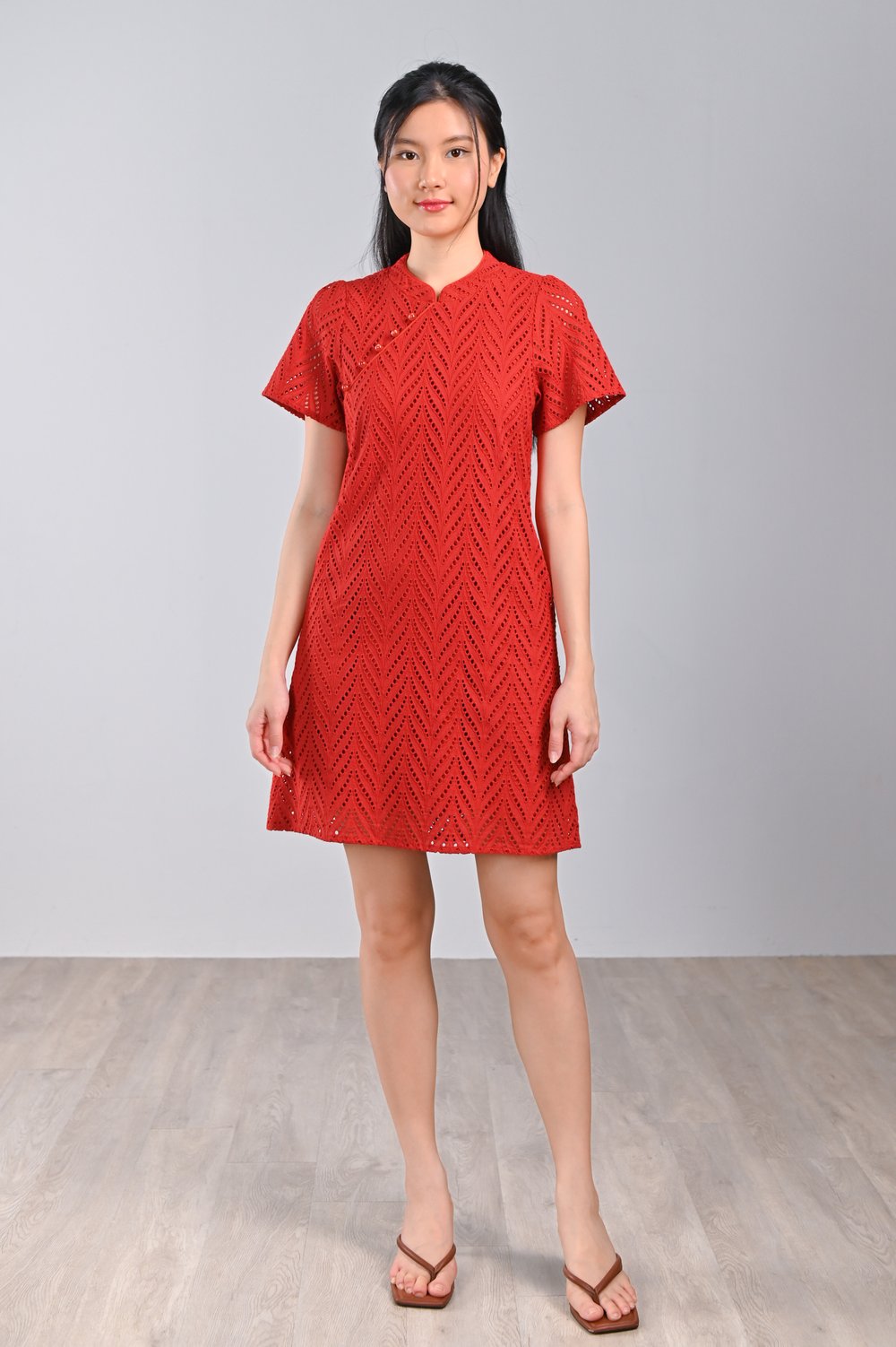 QIUQIU EYELET SLEEVED CHEONGSAM IN ORANGE-RED
