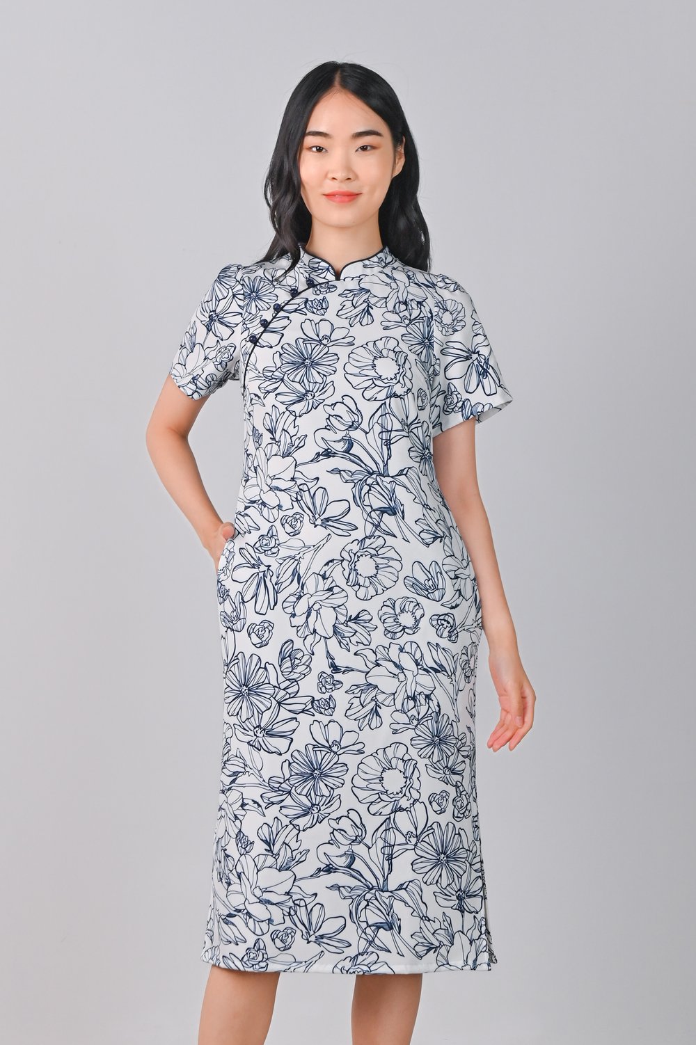NAVY SKETCHED FLORALS PENCIL CHEONGSAM
