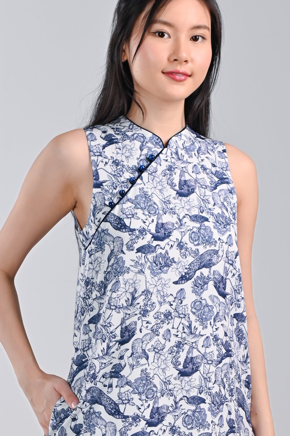 NAVY FEATHERED TALES SLEEVELESS CHEONGSAM