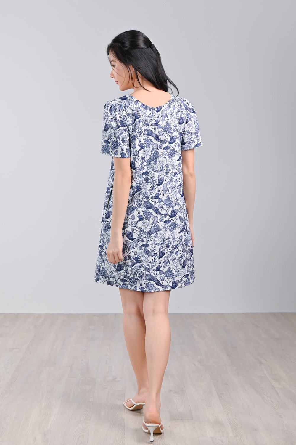NAVY FEATHERED TALES SLEEVED SHIFT DRESS