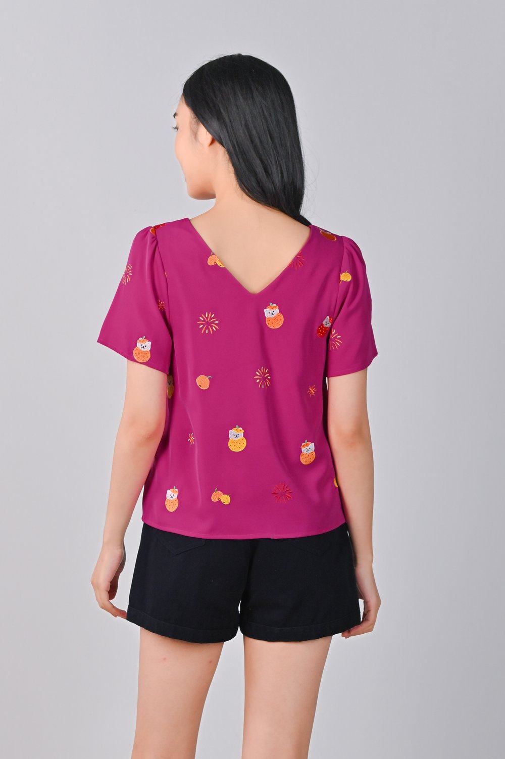 MAGENTA FORTUNE CAT EMB. SLEEVED TOP