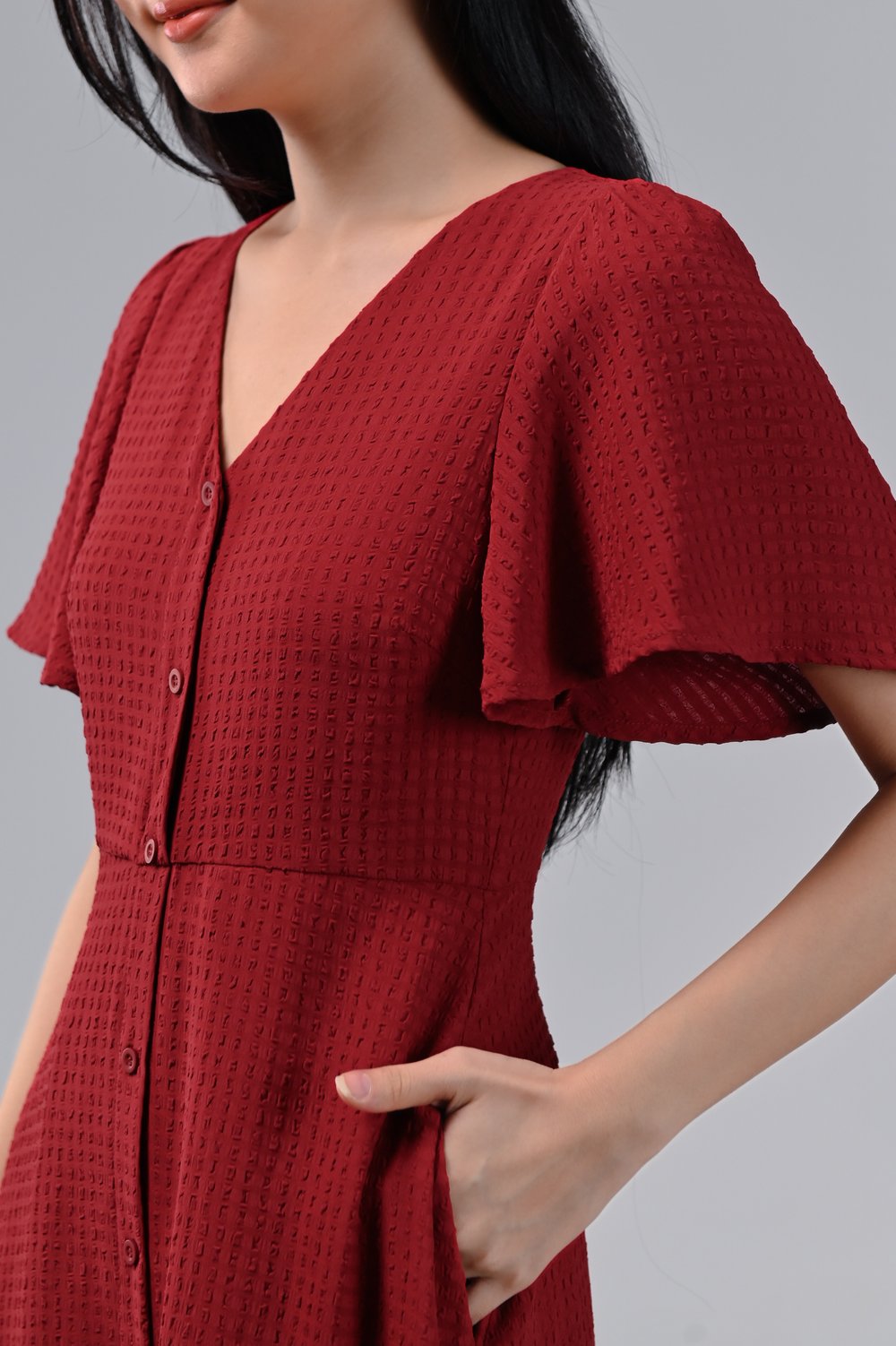 RENDIE TEXTURED SLEEVED BUTTON DRESS IN RED