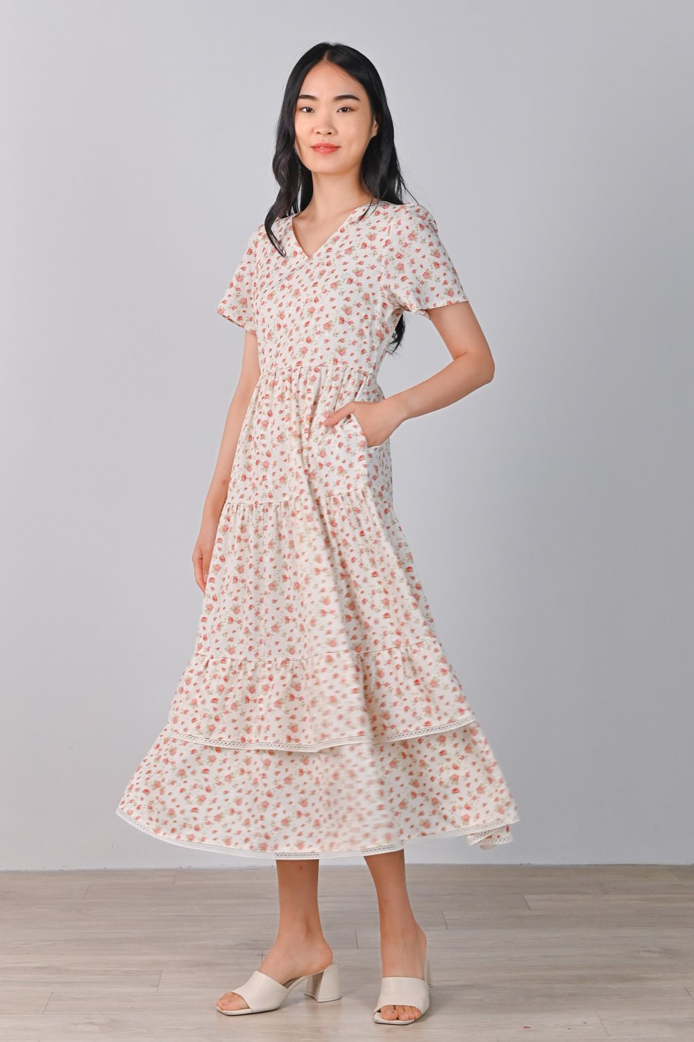 AILEEN RED ROSES SLEEVED TIERED MIDAXI