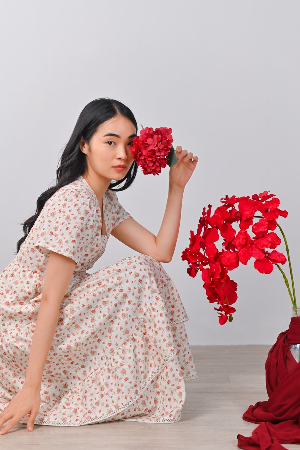 AILEEN RED ROSES SLEEVED TIERED MIDAXI