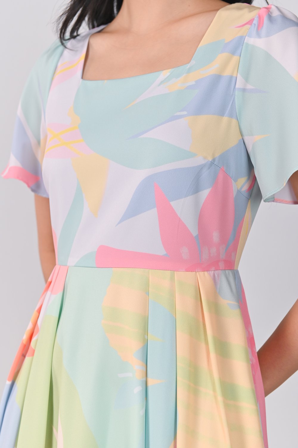 SPRING FLING SLEEVED SQUARE-NECK DRESS