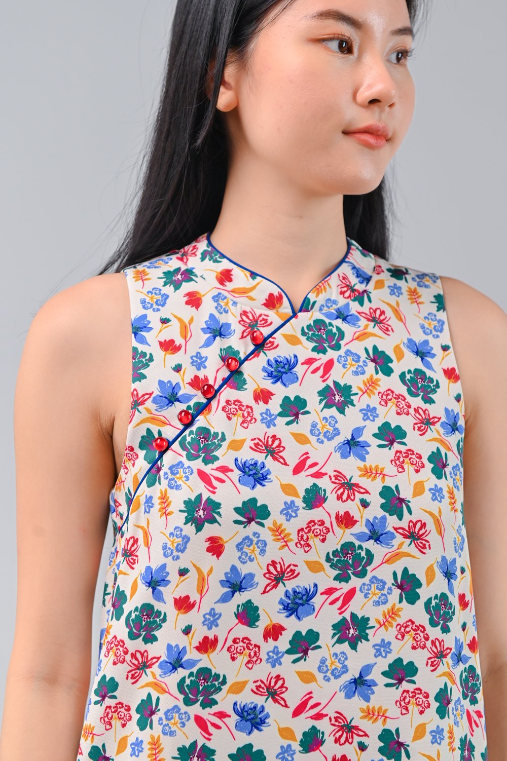 SPRING FANCIES CREAM SIDE-SLIT CHEONGSAM