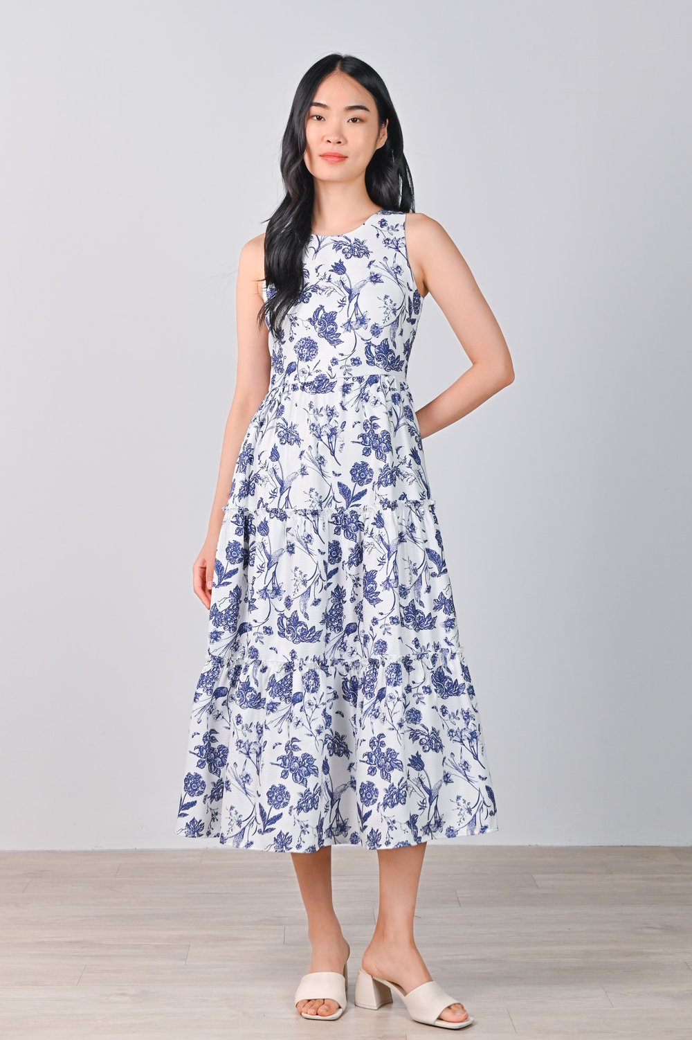 BREXIE SLEEVELESS TIERED MIDAXI DRESS IN NAVY