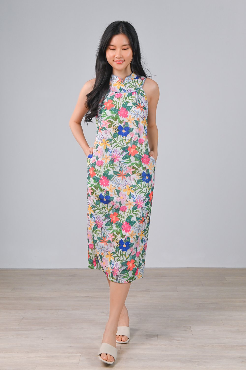 AMMIE FLORAL EYELET SLEEVELESS CHEONGSAM