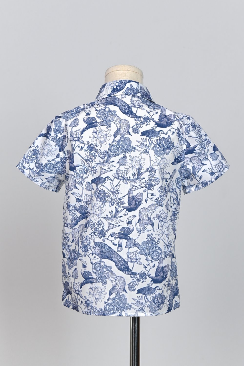 NAVY FEATHERED TALES KIDS’ SHIRT