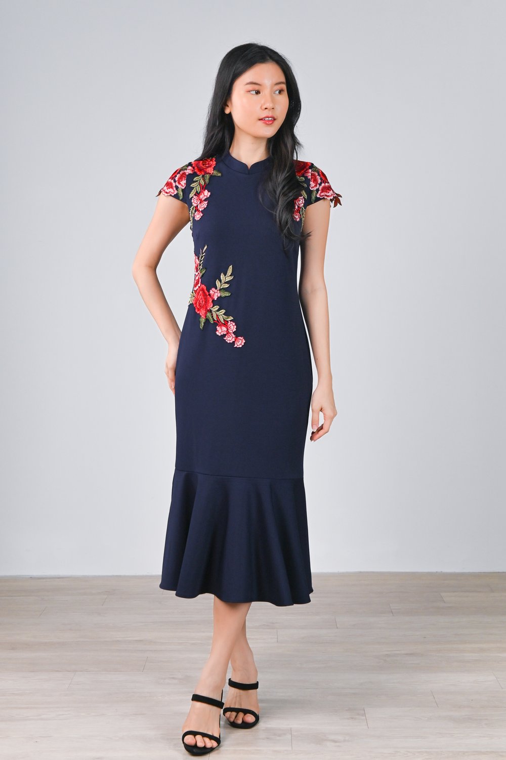 XIXI NAVY LACE APPLIQUE CHEONGSAM