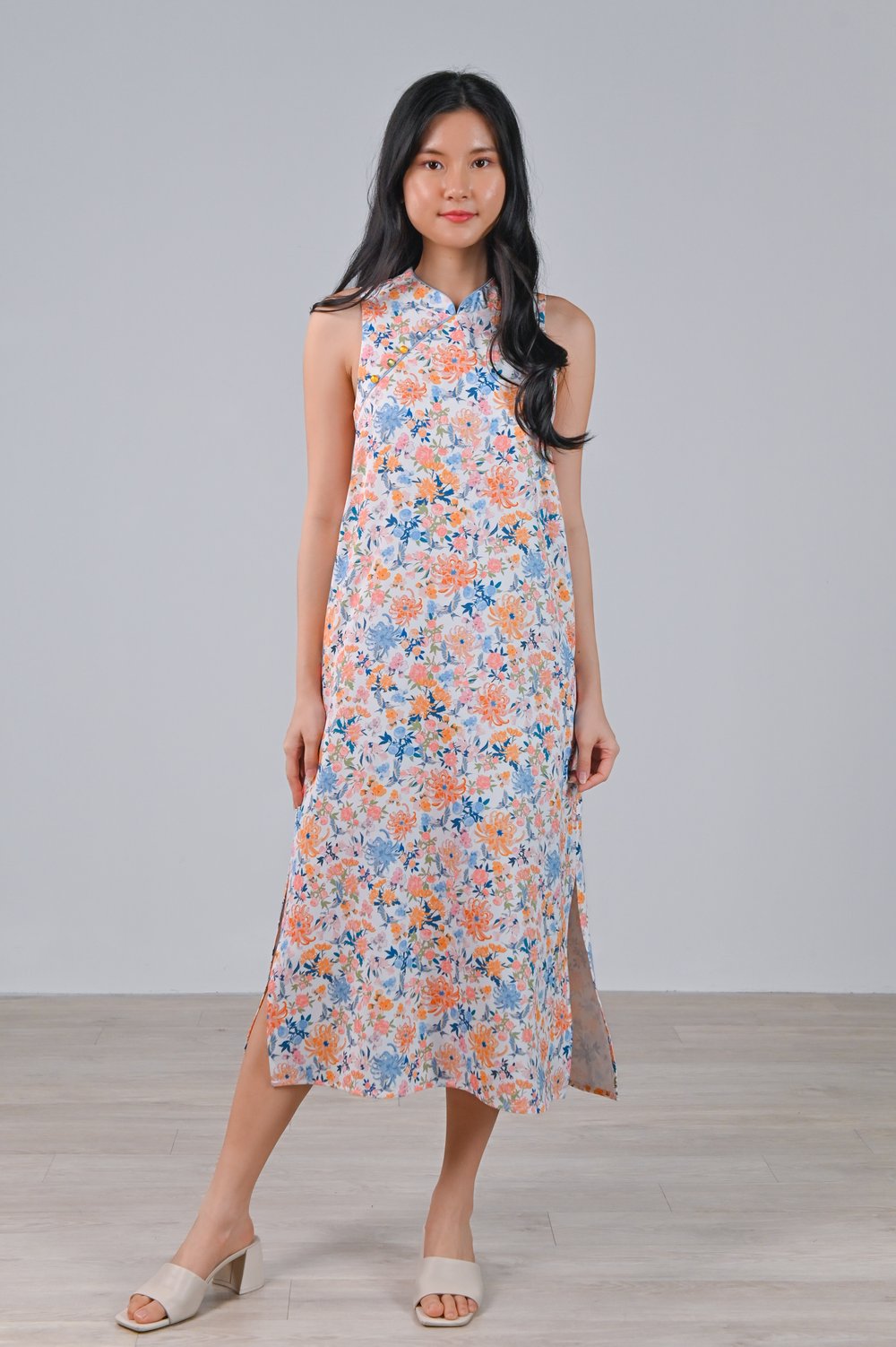 FLORAL FIREWORKS SLEEVELESS SIDE-SLIT CHEONGSAM