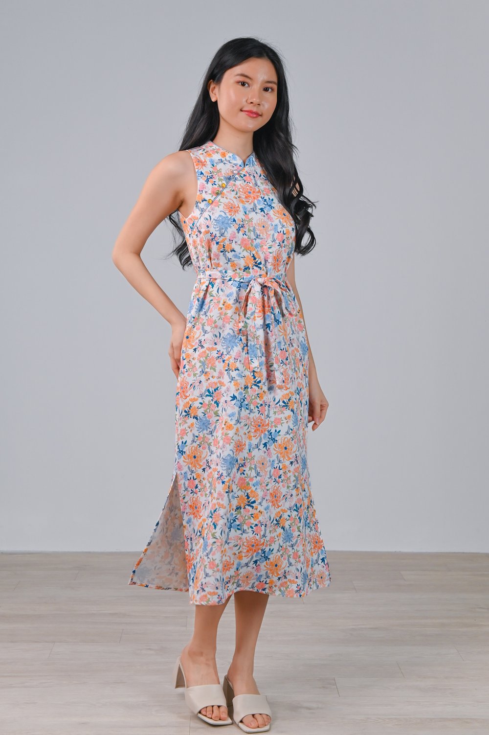 FLORAL FIREWORKS SLEEVELESS SIDE-SLIT CHEONGSAM