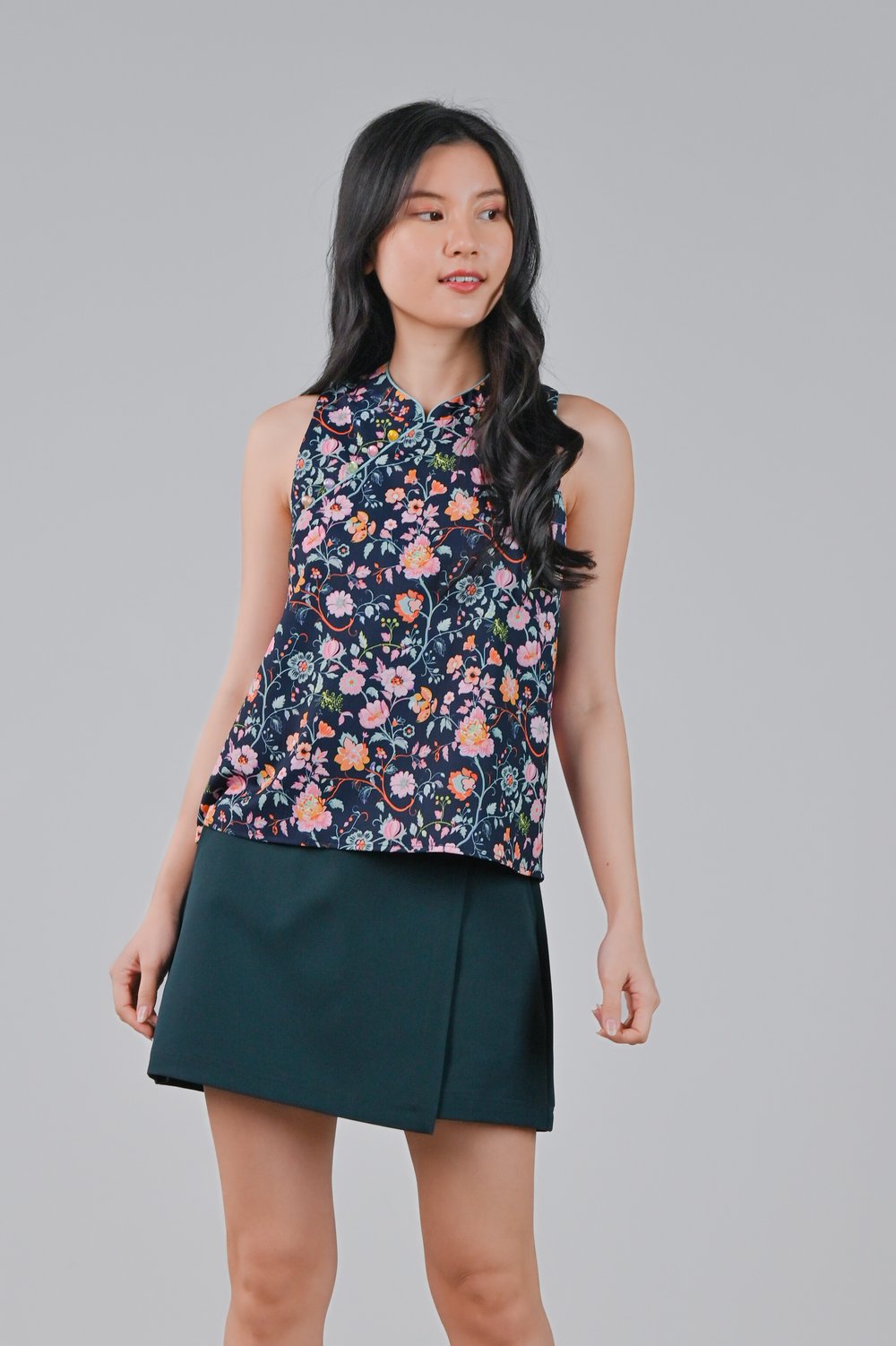PEONY REVERIE SLEEVELESS CHEONGSAM TOP IN NAVY