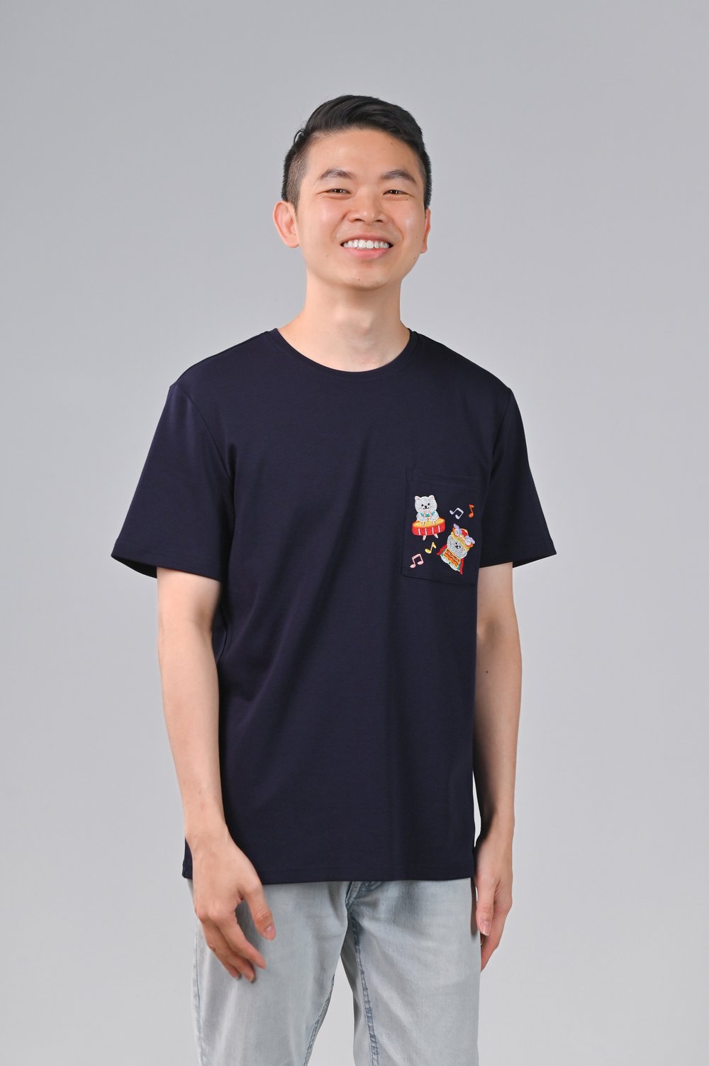 FESTIVE FORTUNE CAT NAVY EMB. UNISEX TEE