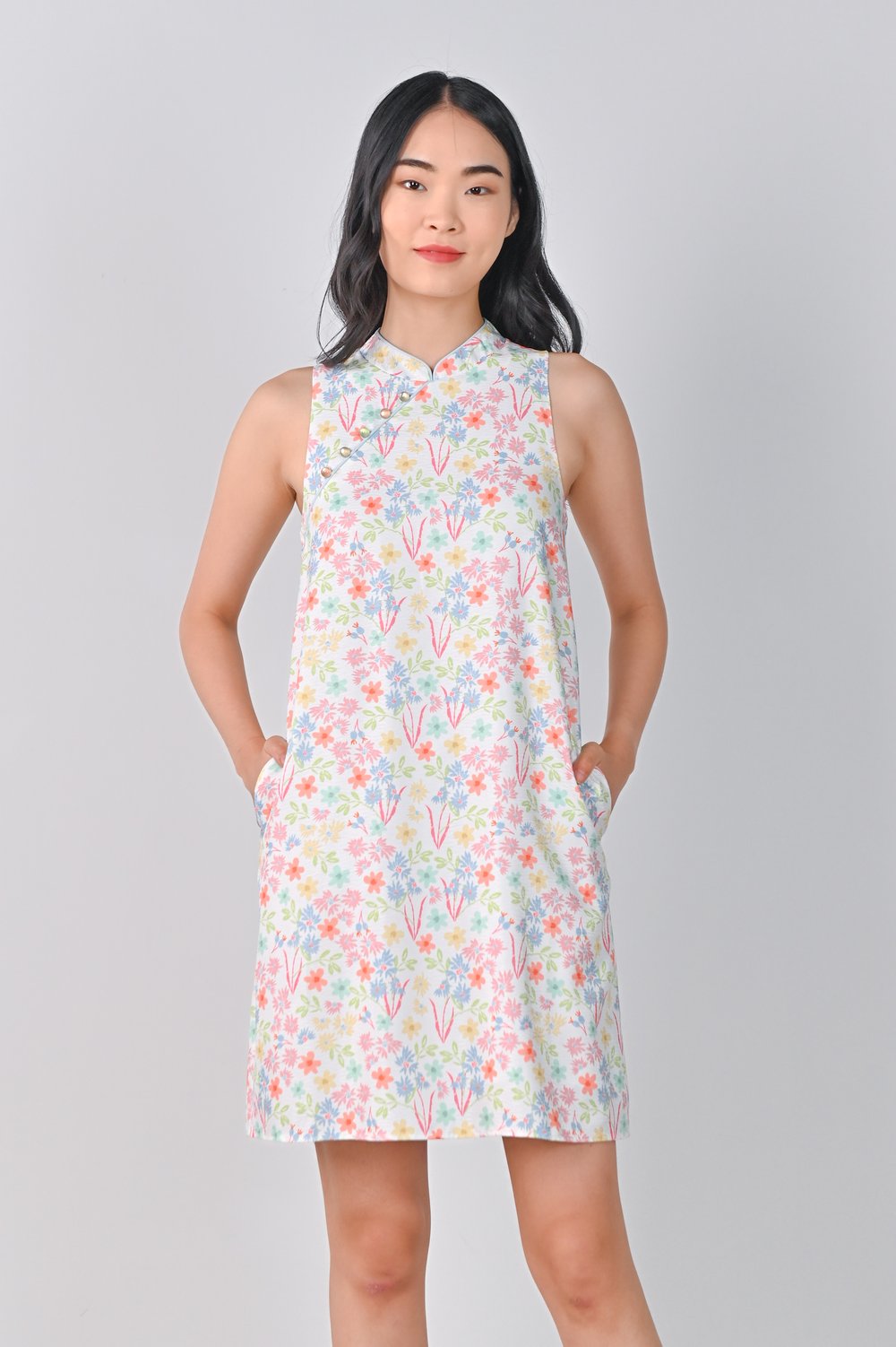 HARU FLORALS SLEEVELESS CHEONGSAM