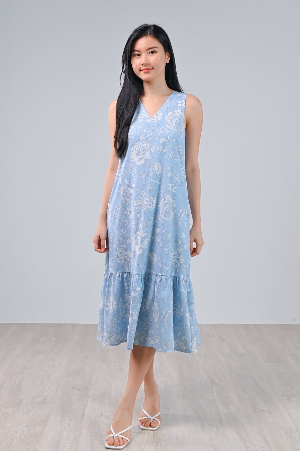 BLUE PORCELAIN BLOOMS V-NECK DROPWAIST DRESS