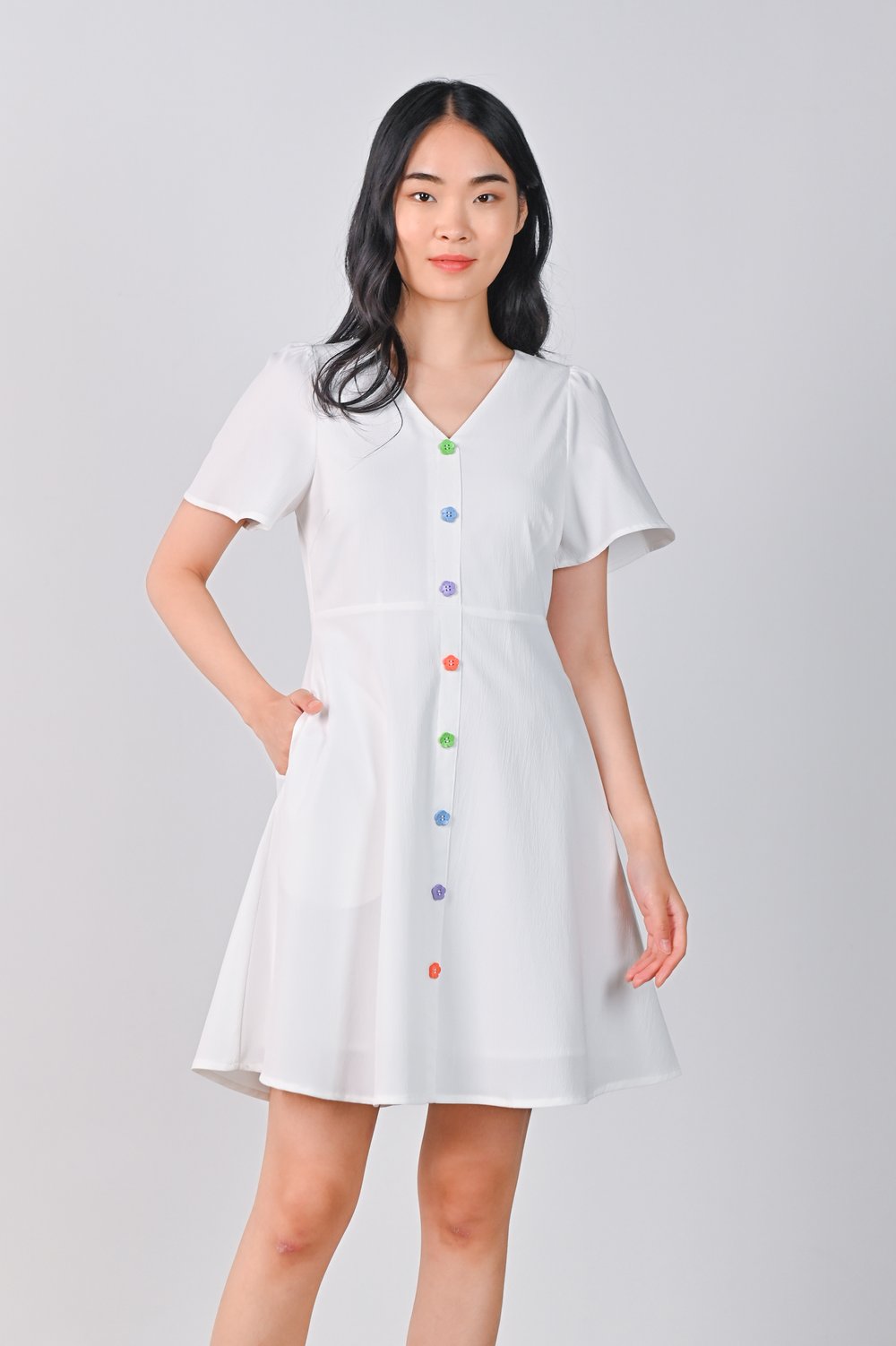 SHAMONE FLOWER-BUTTON DRESS IN OFF-WHITE