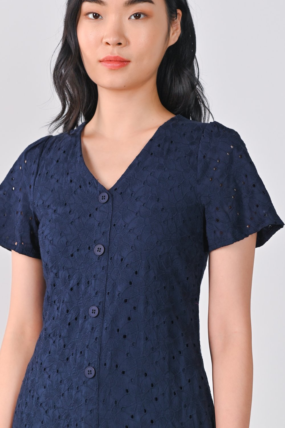 SEQUOIA EYELET BUTTON DRESS IN NAVY
