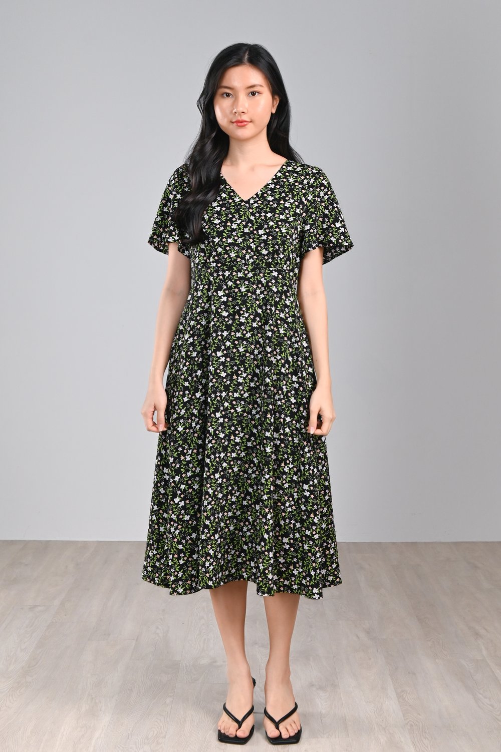 SURI SLEEVED V-NECK HIGH-WAIST DRESS IN BLACK FLORAL