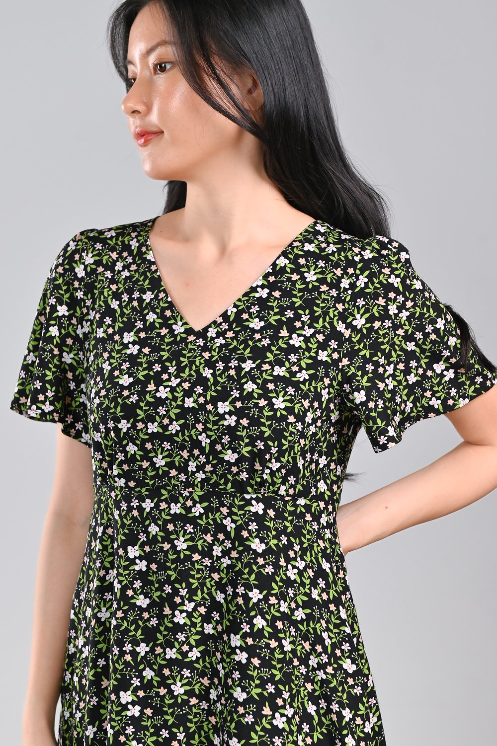 SURI SLEEVED V-NECK HIGH-WAIST DRESS IN BLACK FLORAL