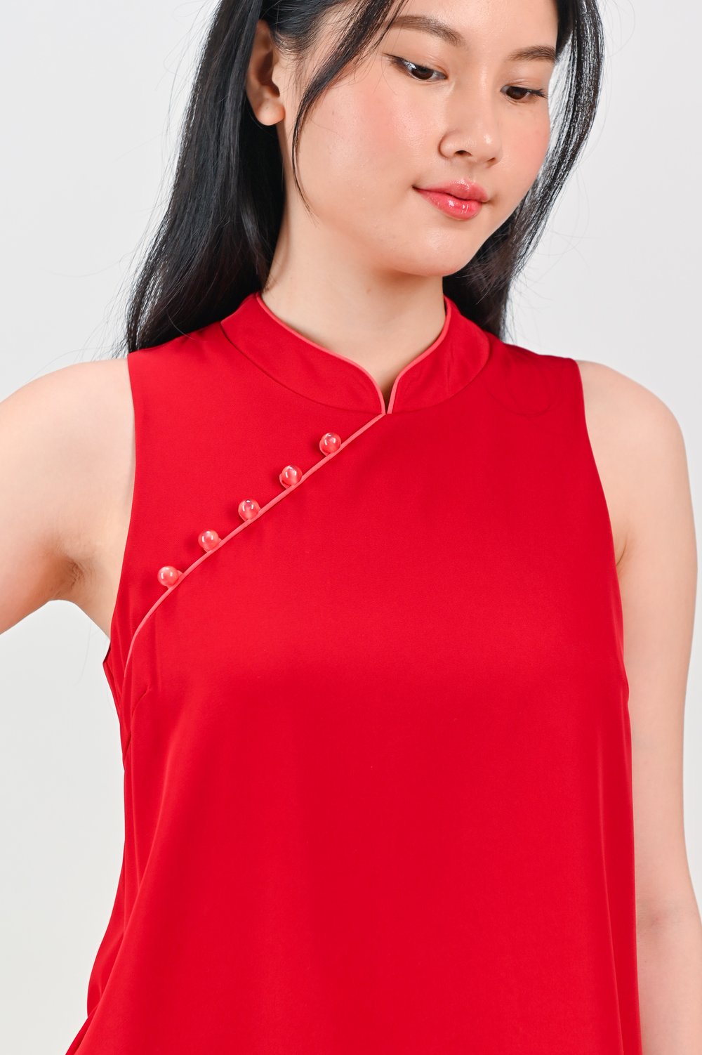 ZIYI SLEEVELESS CHEONGSAM TOP IN RED