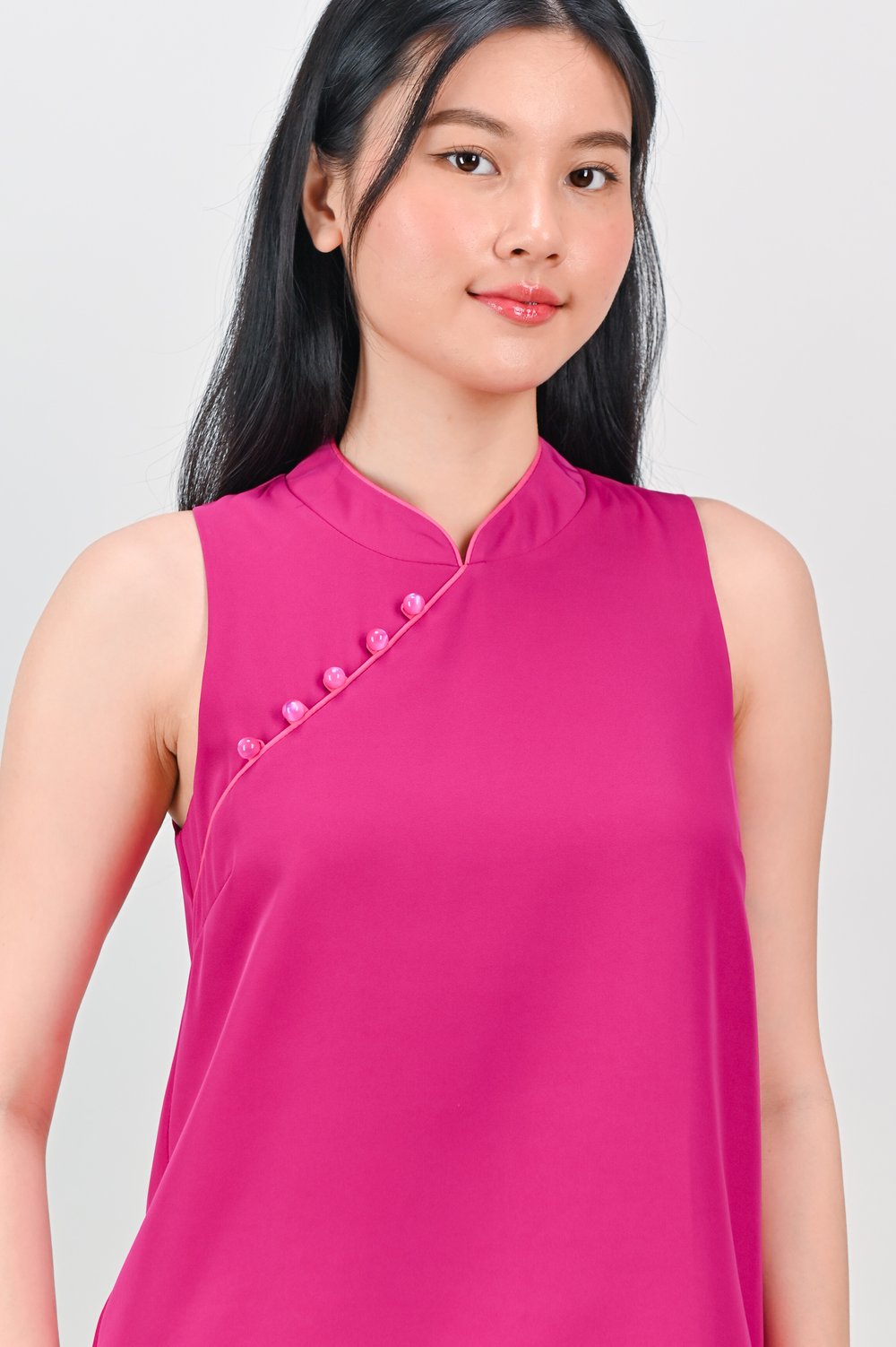 ZIYI SLEEVELESS CHEONGSAM TOP IN MAGENTA