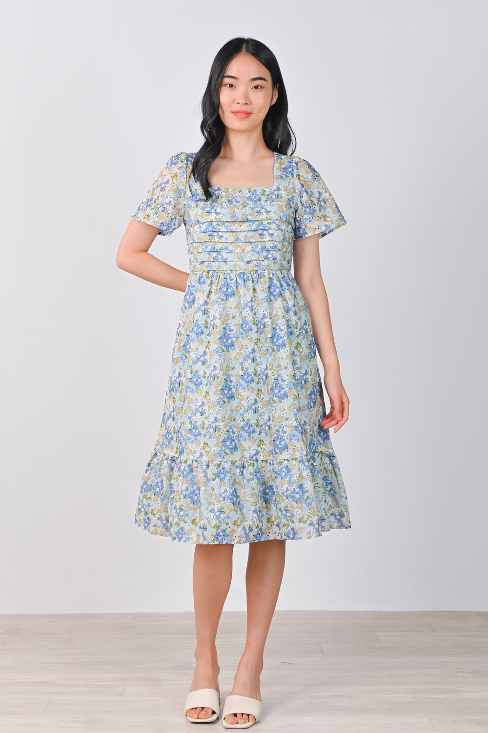 MARLOWE BLUE FLORAL PLEAT-DETAIL DRESS