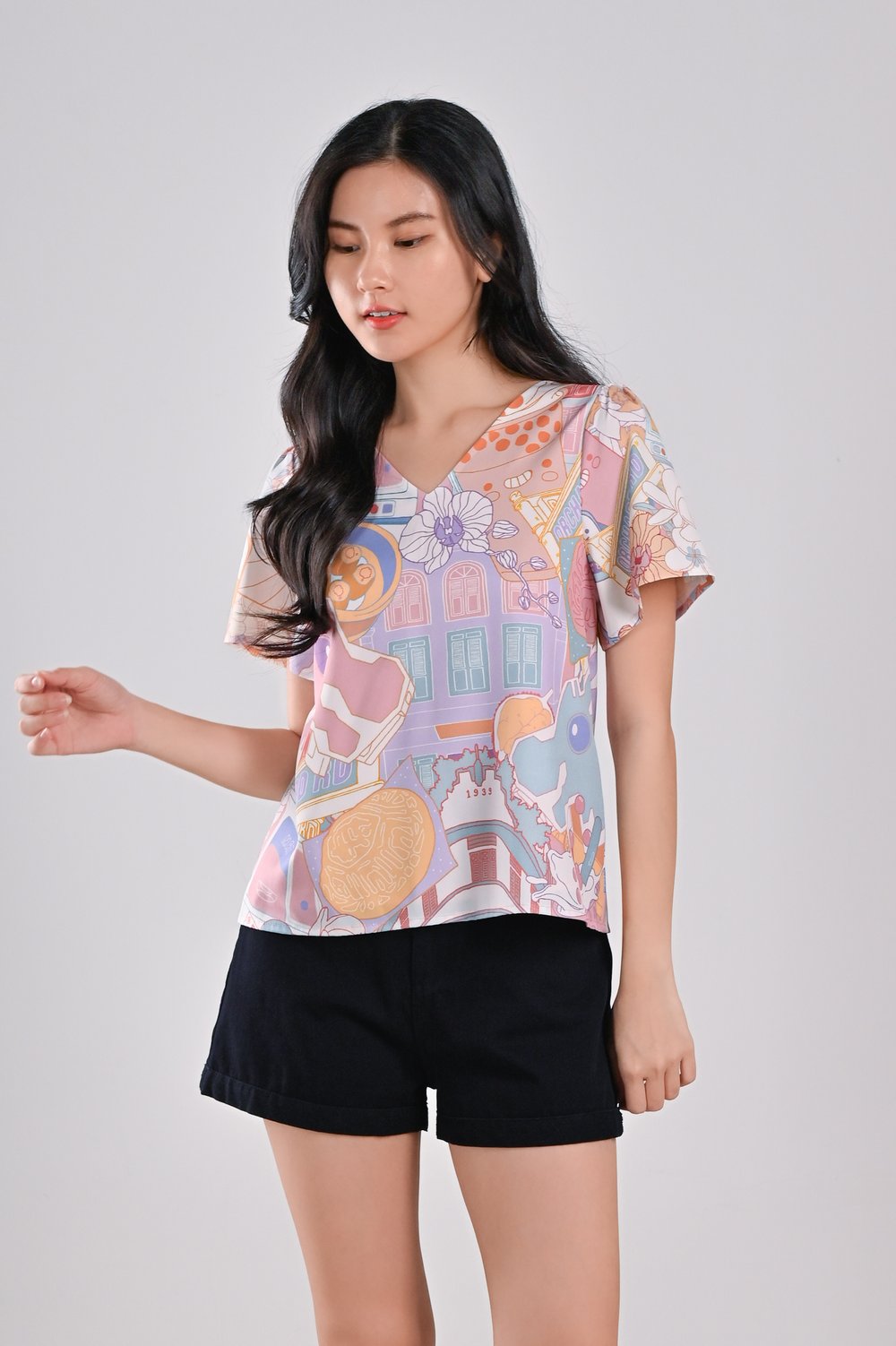 VIBRANT SUNNY ISLAND SLEEVED TOP