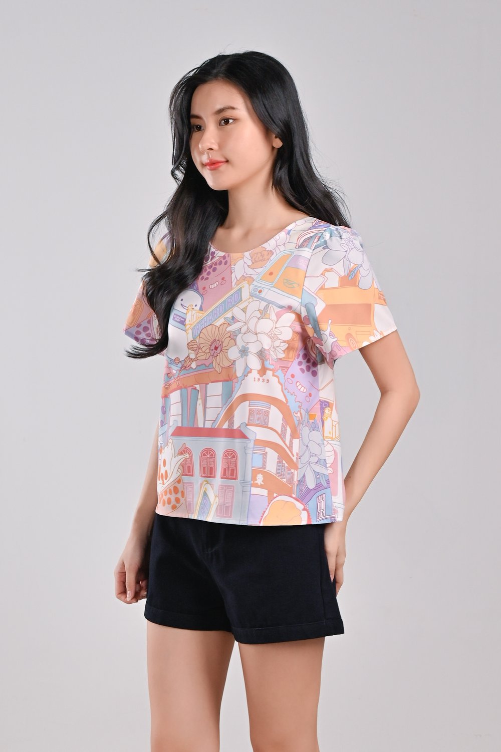 VIBRANT SUNNY ISLAND SLEEVED TOP