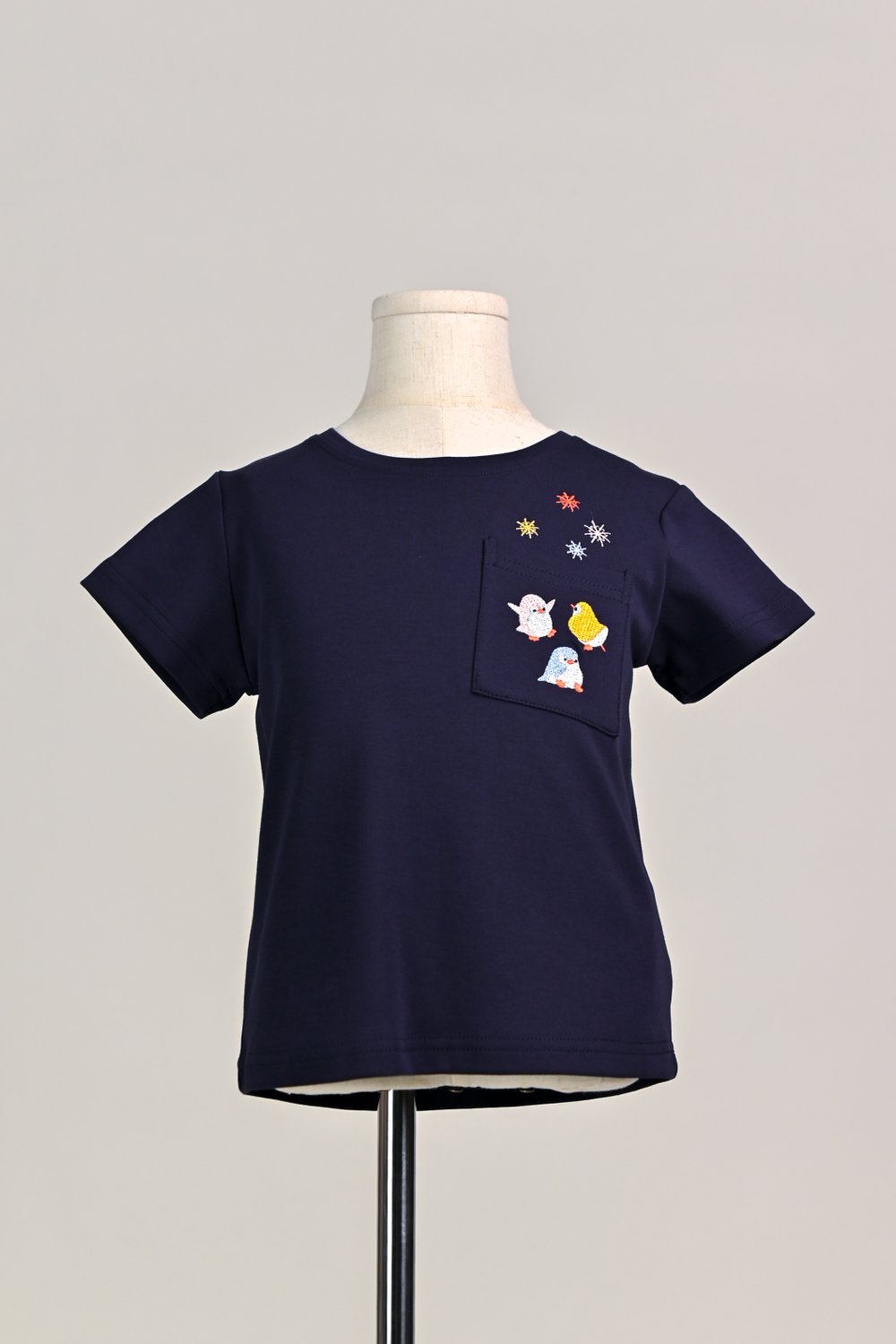 PRETTY PENGUINS EMB. POCKET KIDS' TEE