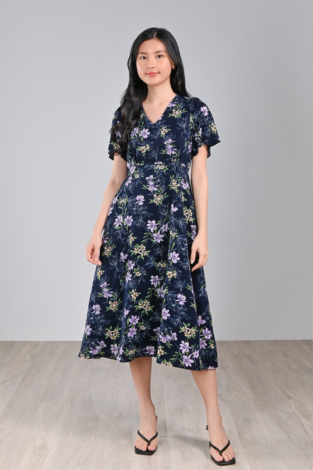 SURAE NAVY FLORAL HIGH-WAIST V-NECK DRESS