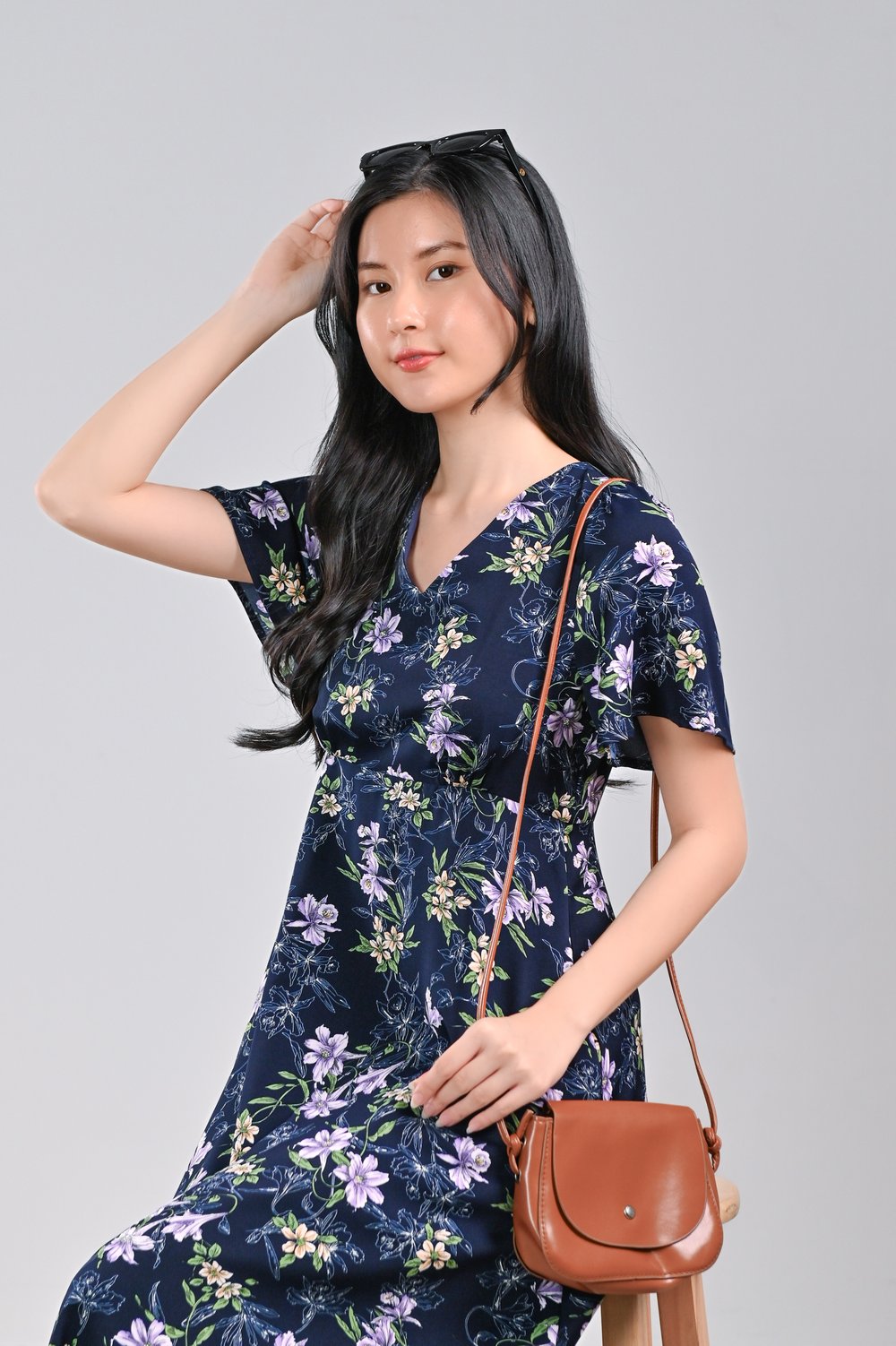 SURAE NAVY FLORAL HIGH-WAIST V-NECK DRESS