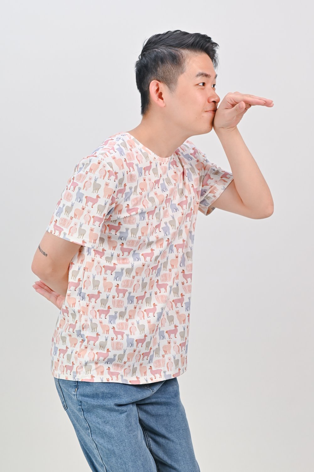 PASTEL LLAMA UNISEX TEE