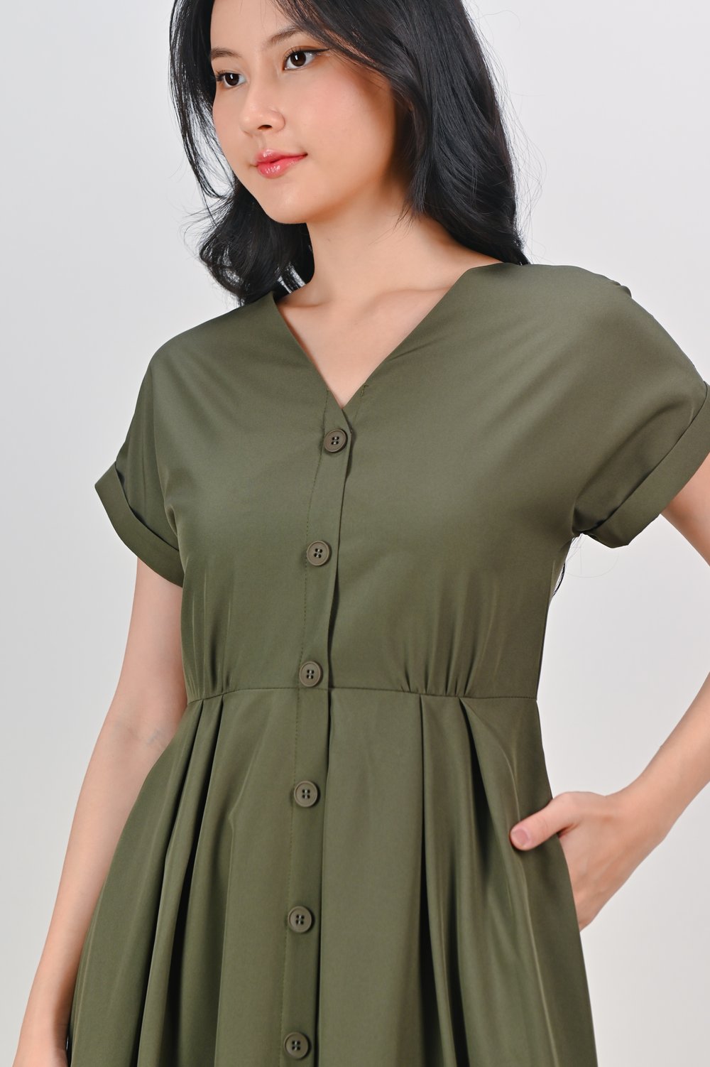 HUDGENS SLEEVED BUTTON DRESS IN OLIVE