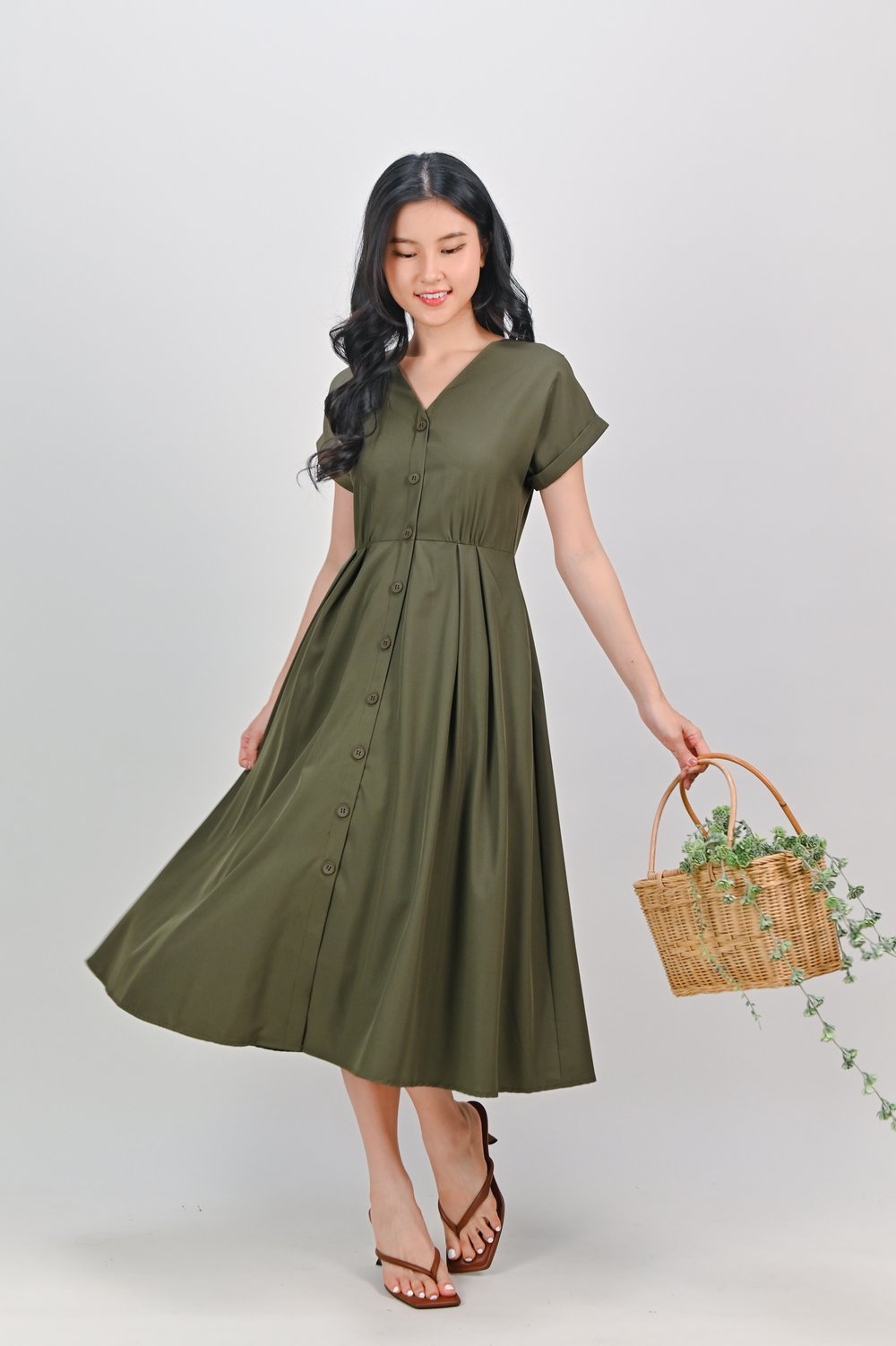 HUDGENS SLEEVED BUTTON DRESS IN OLIVE