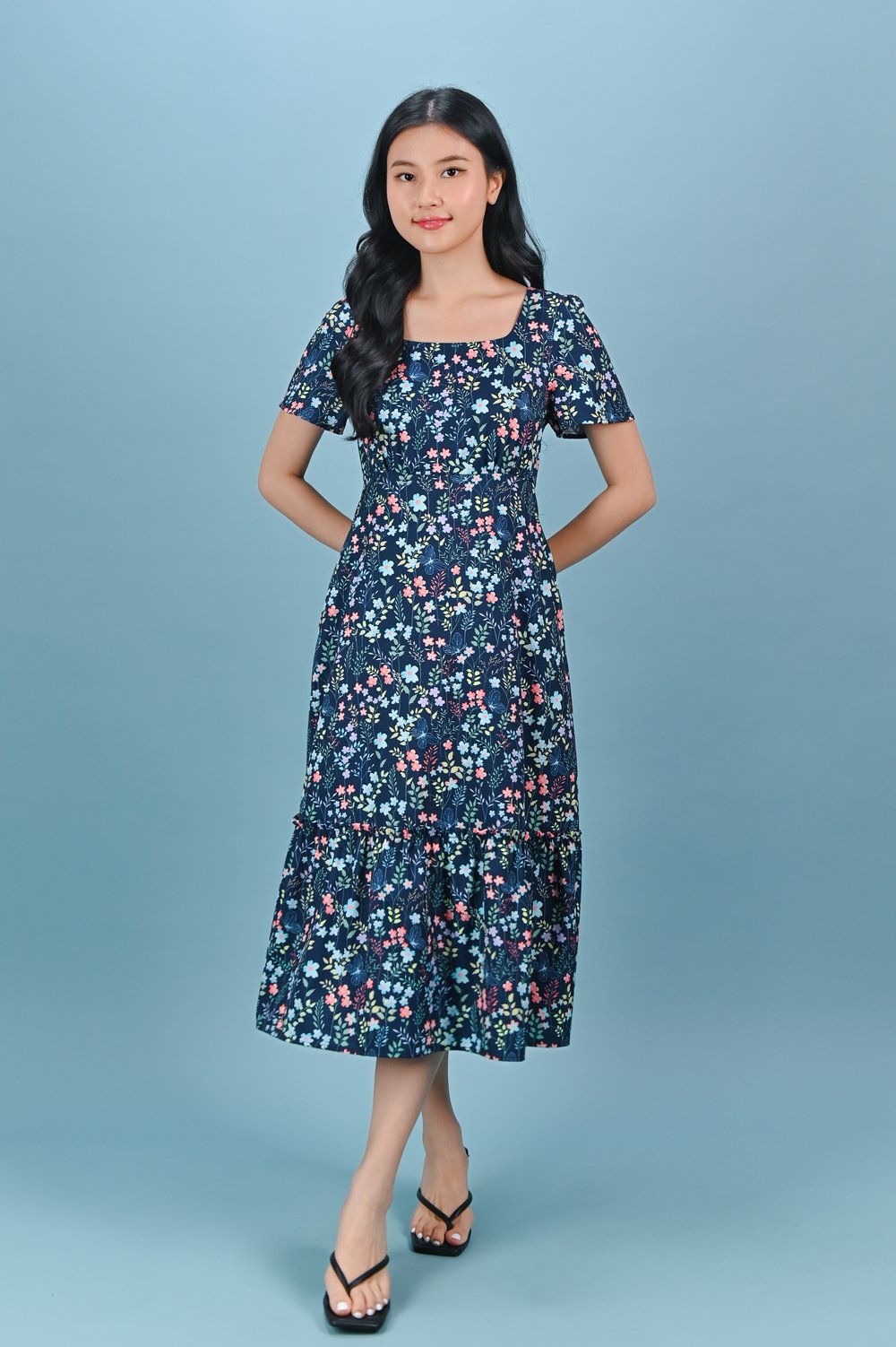 IVY LIT FLORAL SCOOP-NECK SLEEVED MIDI DRESS