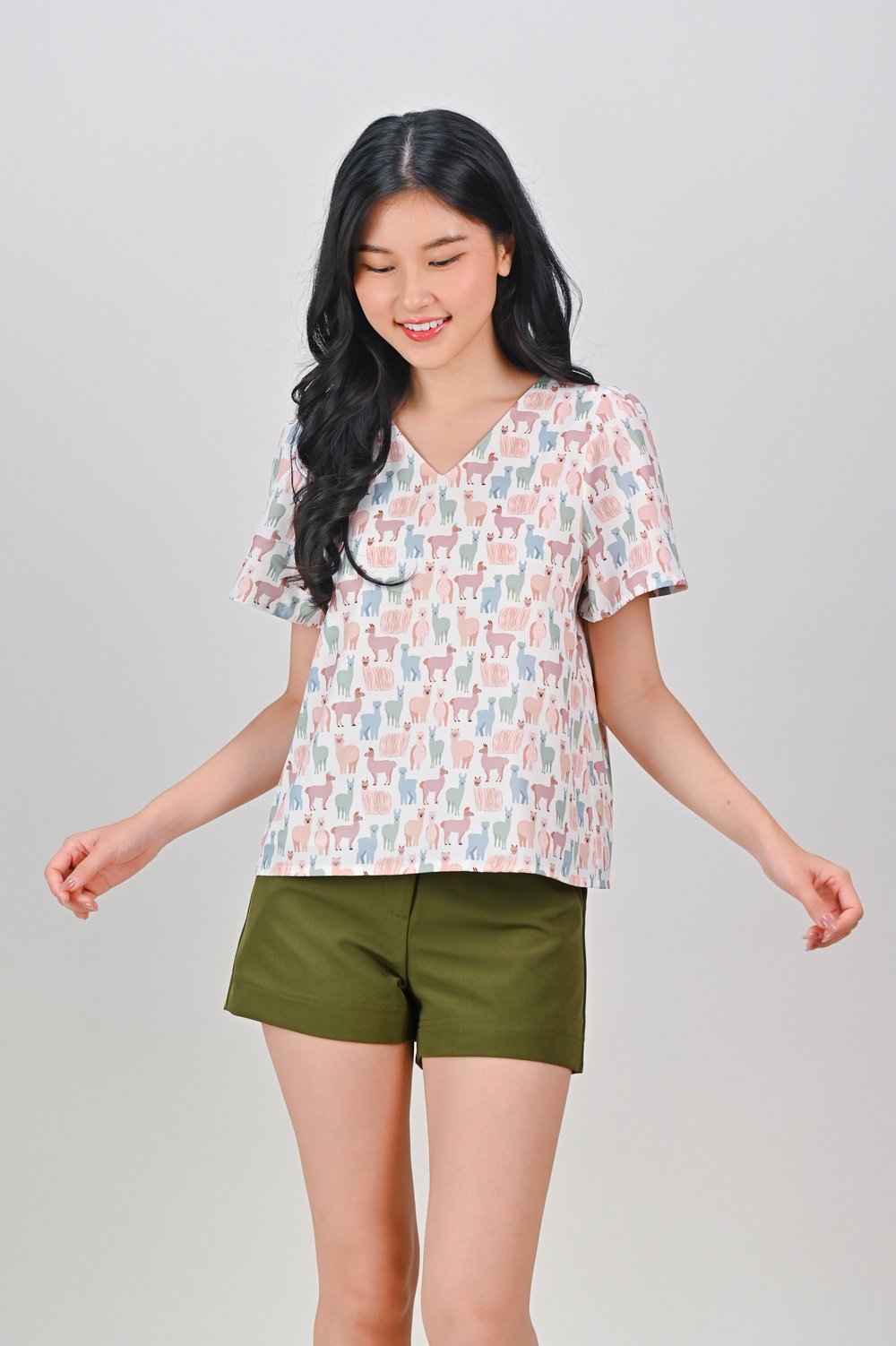 PASTEL LLAMA SLEEVED TOP