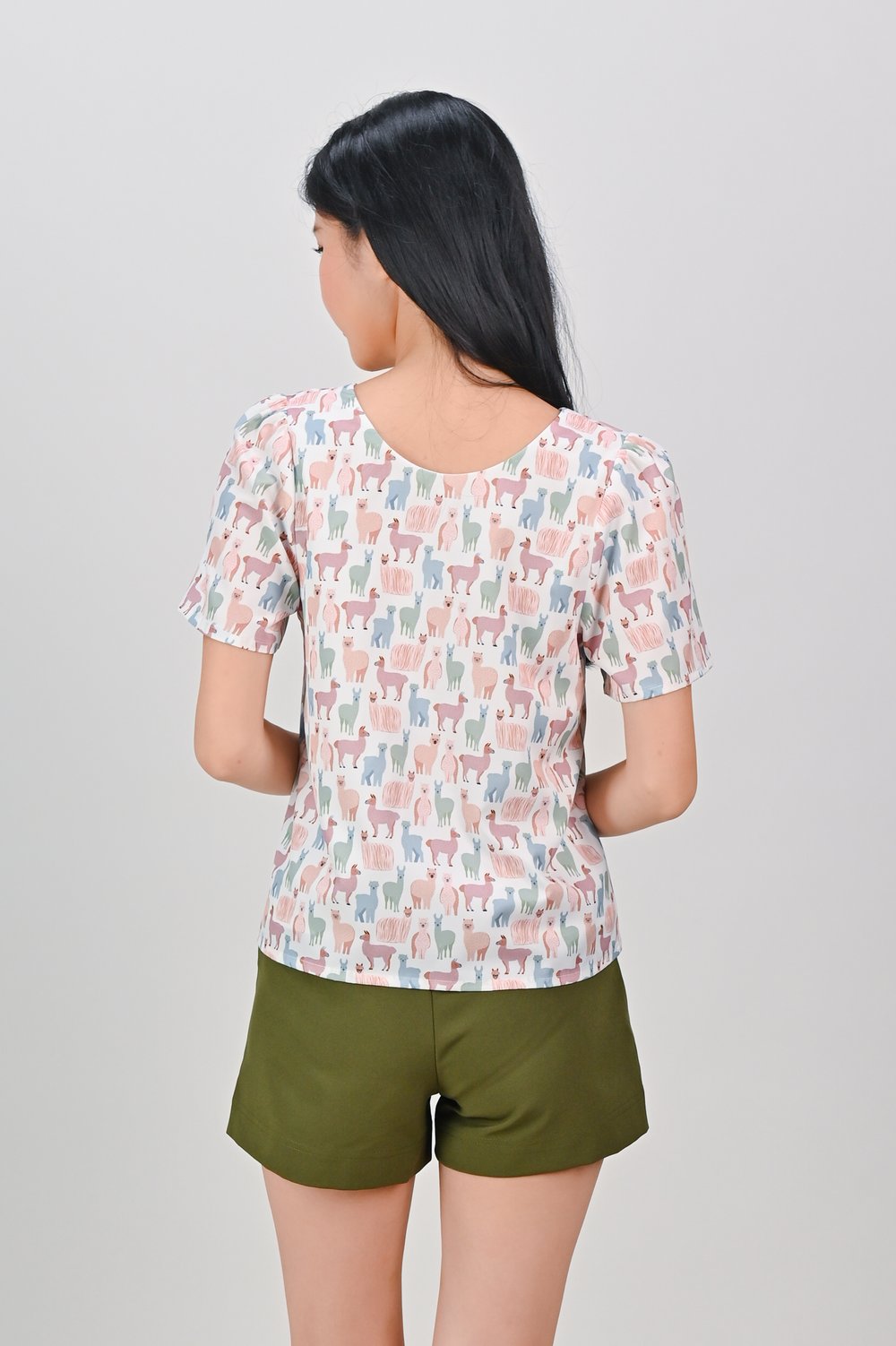 PASTEL LLAMA SLEEVED TOP