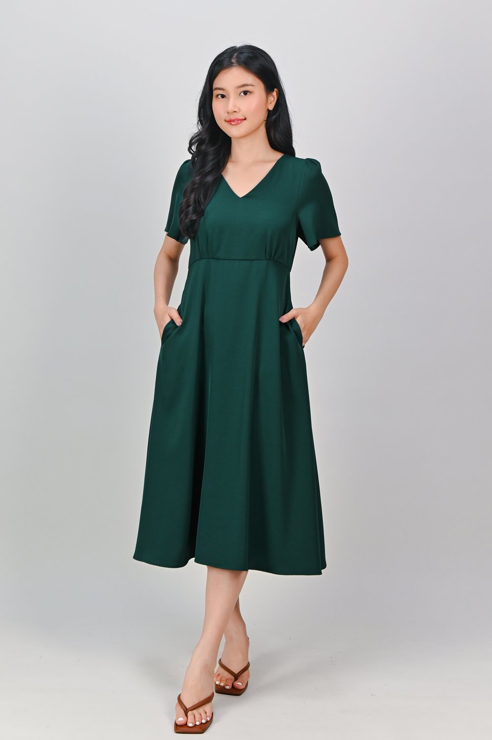 OLSEN SLEEVED V-NECK HIGH-WAIST DRESS IN FOREST