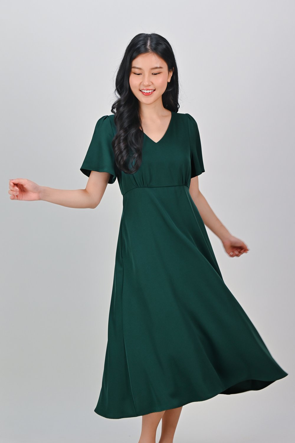 OLSEN SLEEVED V-NECK HIGH-WAIST DRESS IN FOREST