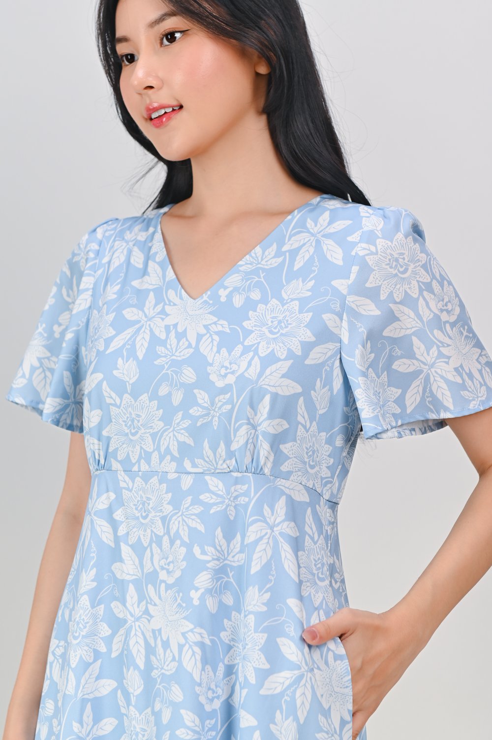 CAMY BLUE SLEEVED V-NECK HIGH-WAIST DRESS