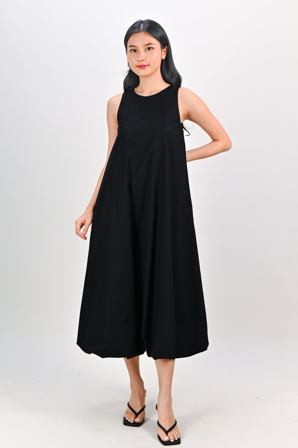 TOVA SLEEVELESS BUBBLE MIDI DRESS IN BLACK